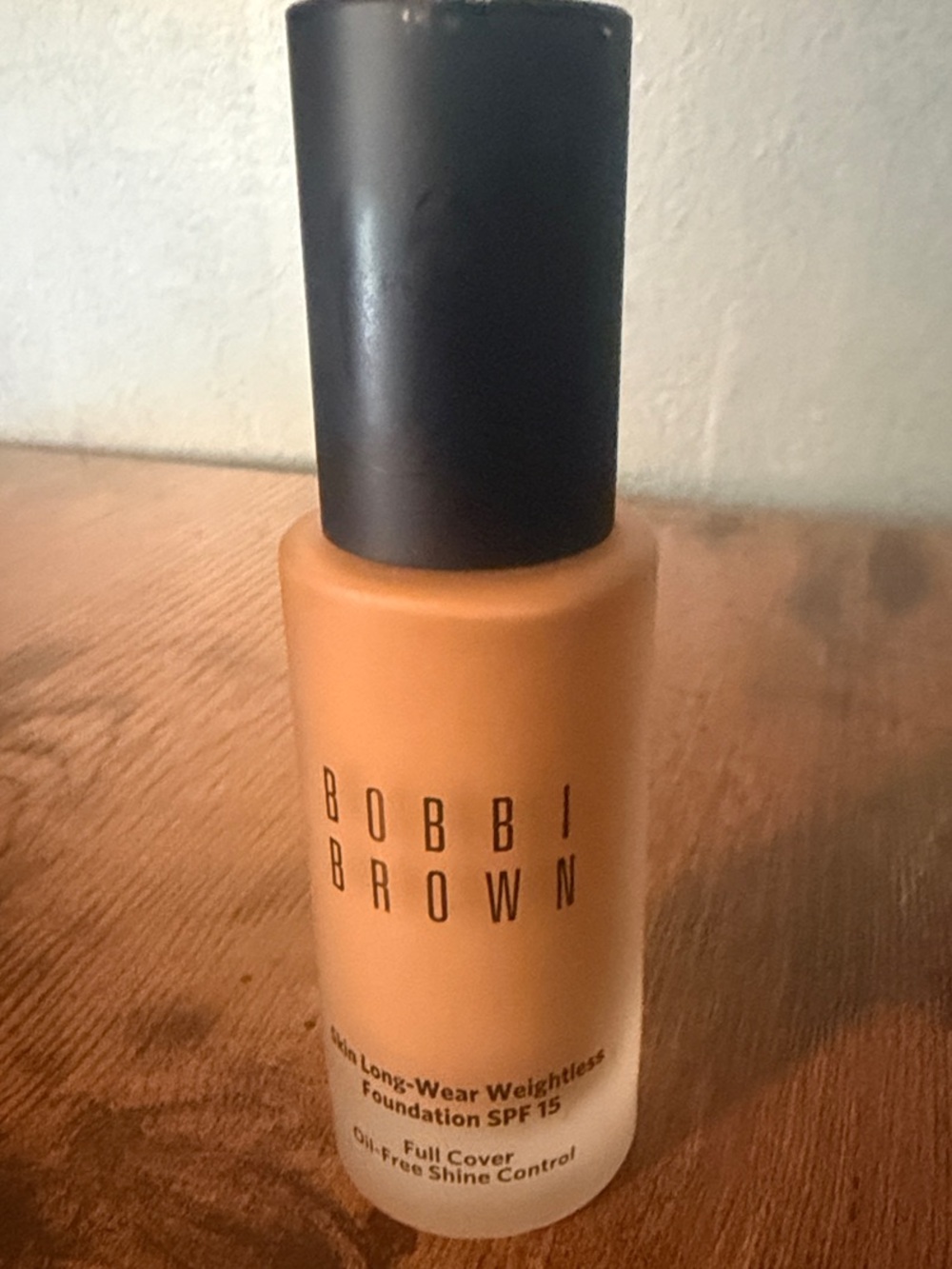 Bobbi Brown- Long-Wear Weightless Foundation — Golden Shade 6 - fl oz